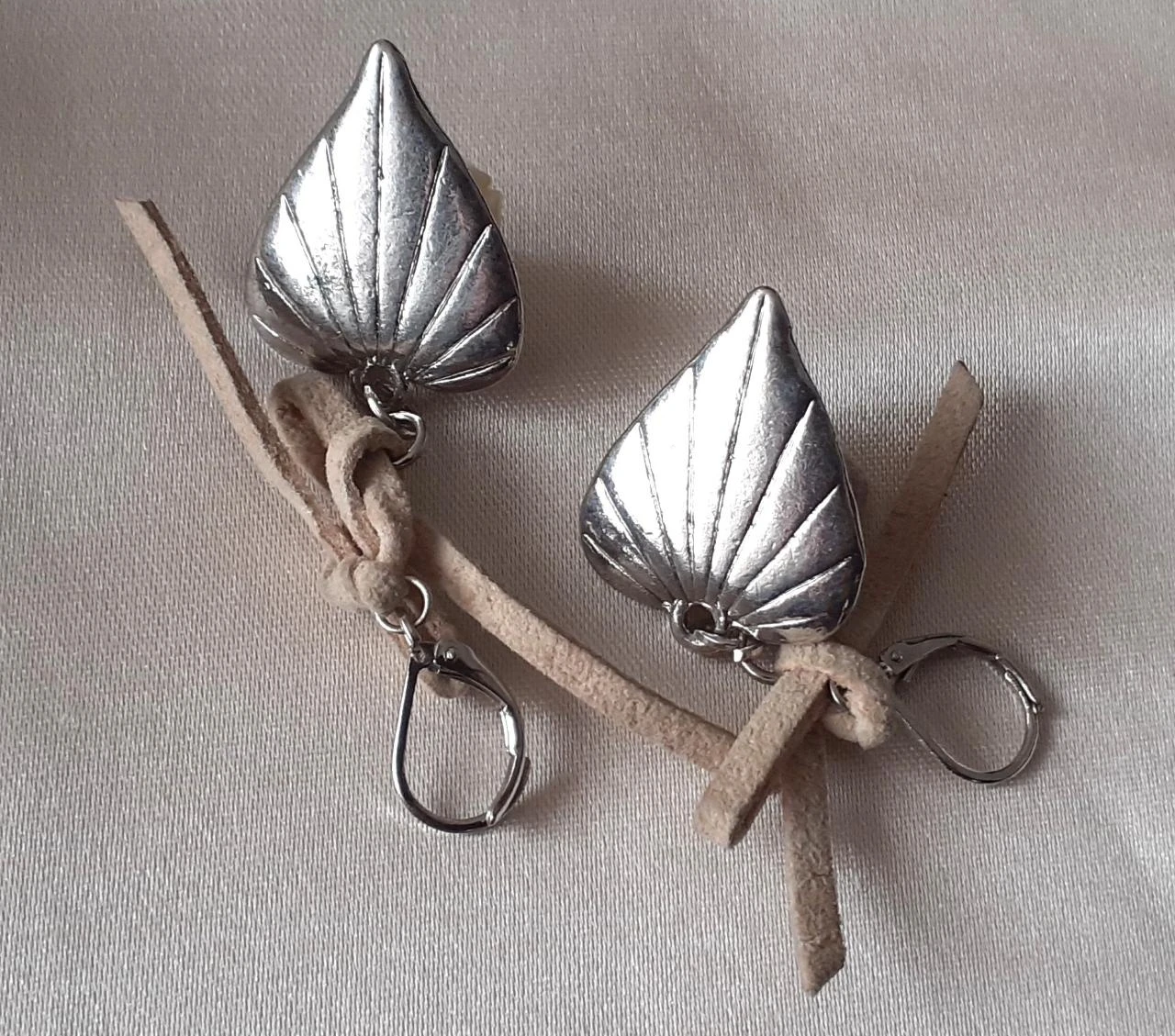 pendientes colgantes de corazón con rosa y moño – photo 3